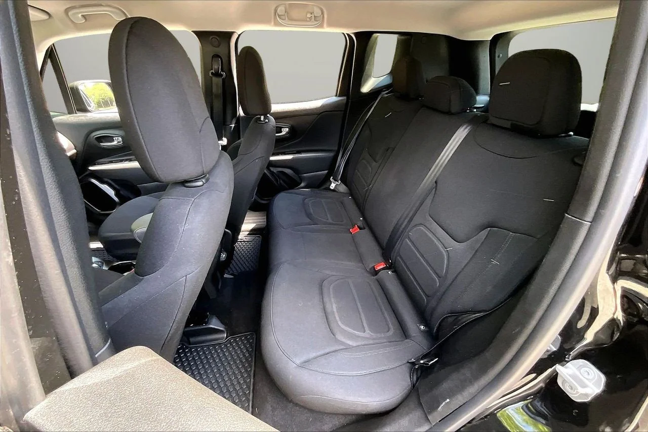 Used 2022 Black Jeep Latitude image 21