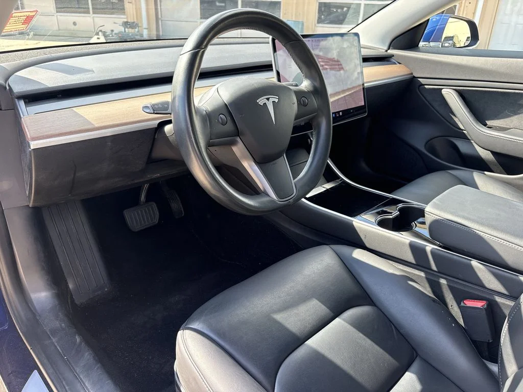 Used 2018 Deep Blue Metallic Tesla Long Range image 13