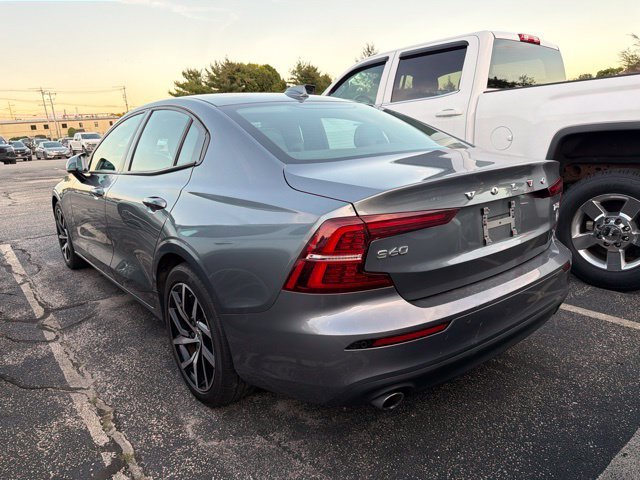 Used 2020 Pebble Gray Metallic Volvo T6 Momentum image 4