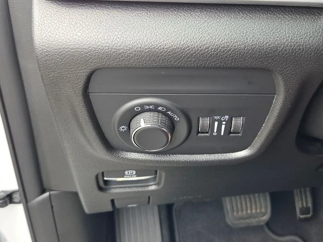 Used 2025 White Jeep Laredo image 26