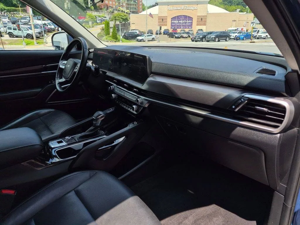 Used 2023 Black Kia S image 28
