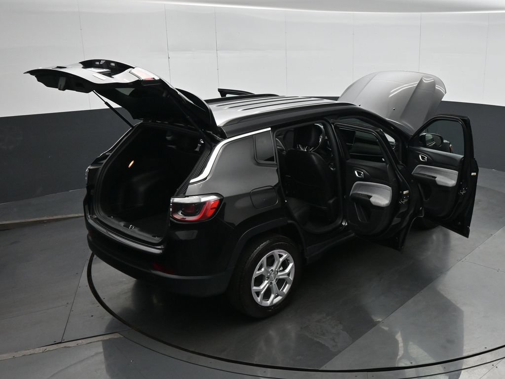Used 2024 Black Jeep Latitude image 39
