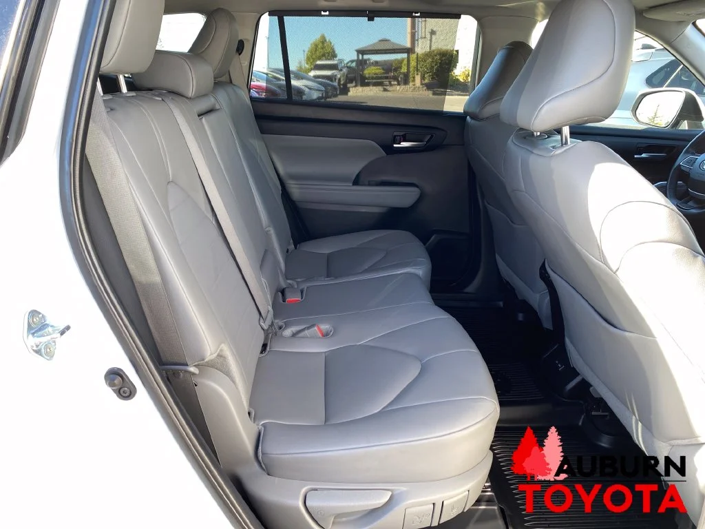 Used 2024 Wind Chill Pearl Toyota XLE image 20