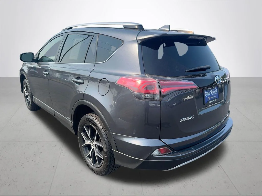 Used 2018 Gray Toyota SE image 9