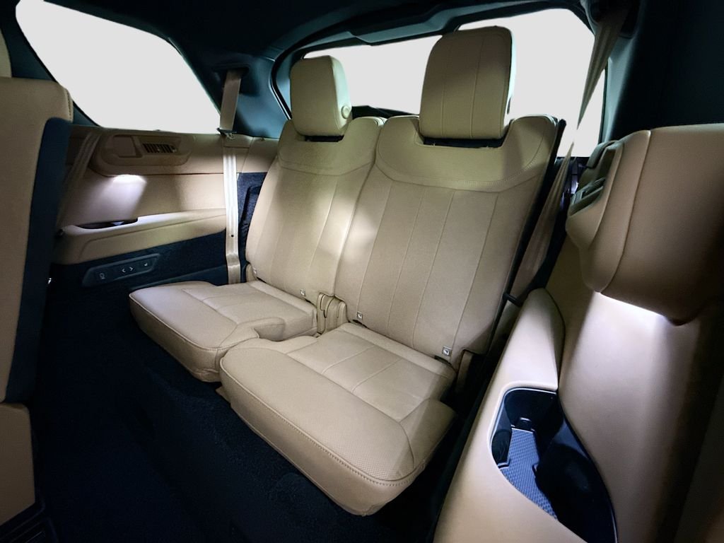 New 2026 Obsidian Black Satin Land Rover SE image 23