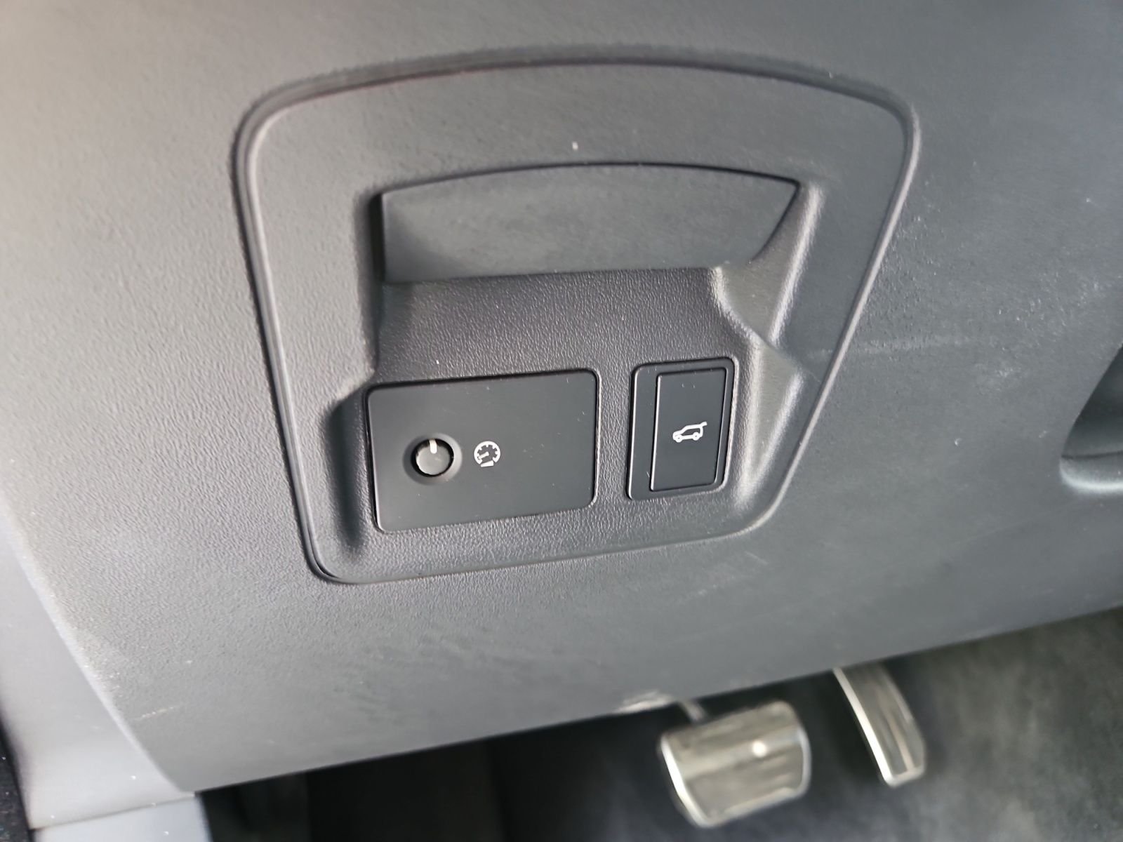 Used 2025 Gray Land Rover Dynamic SE image 22