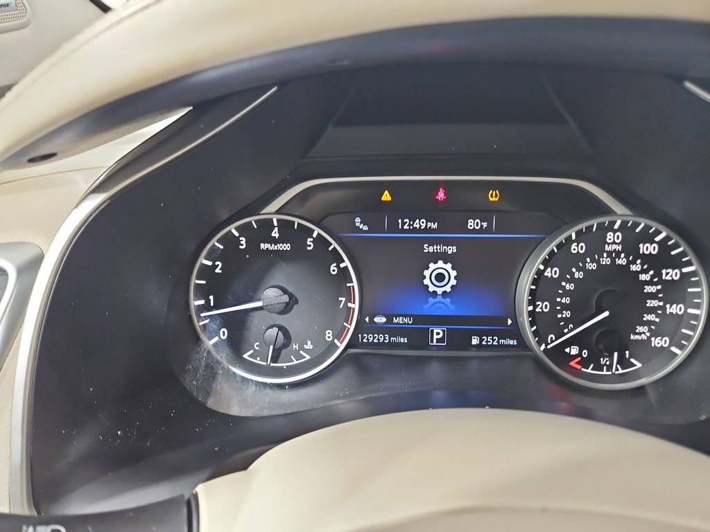 Used 2018 Red Nissan Platinum image 16