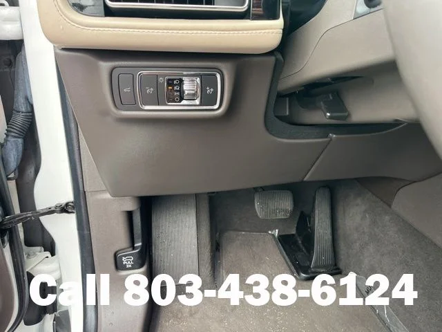 Used 2023 White Lincoln Standard image 23