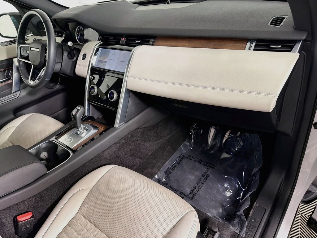 Used 2023 White Land Rover SE image 30