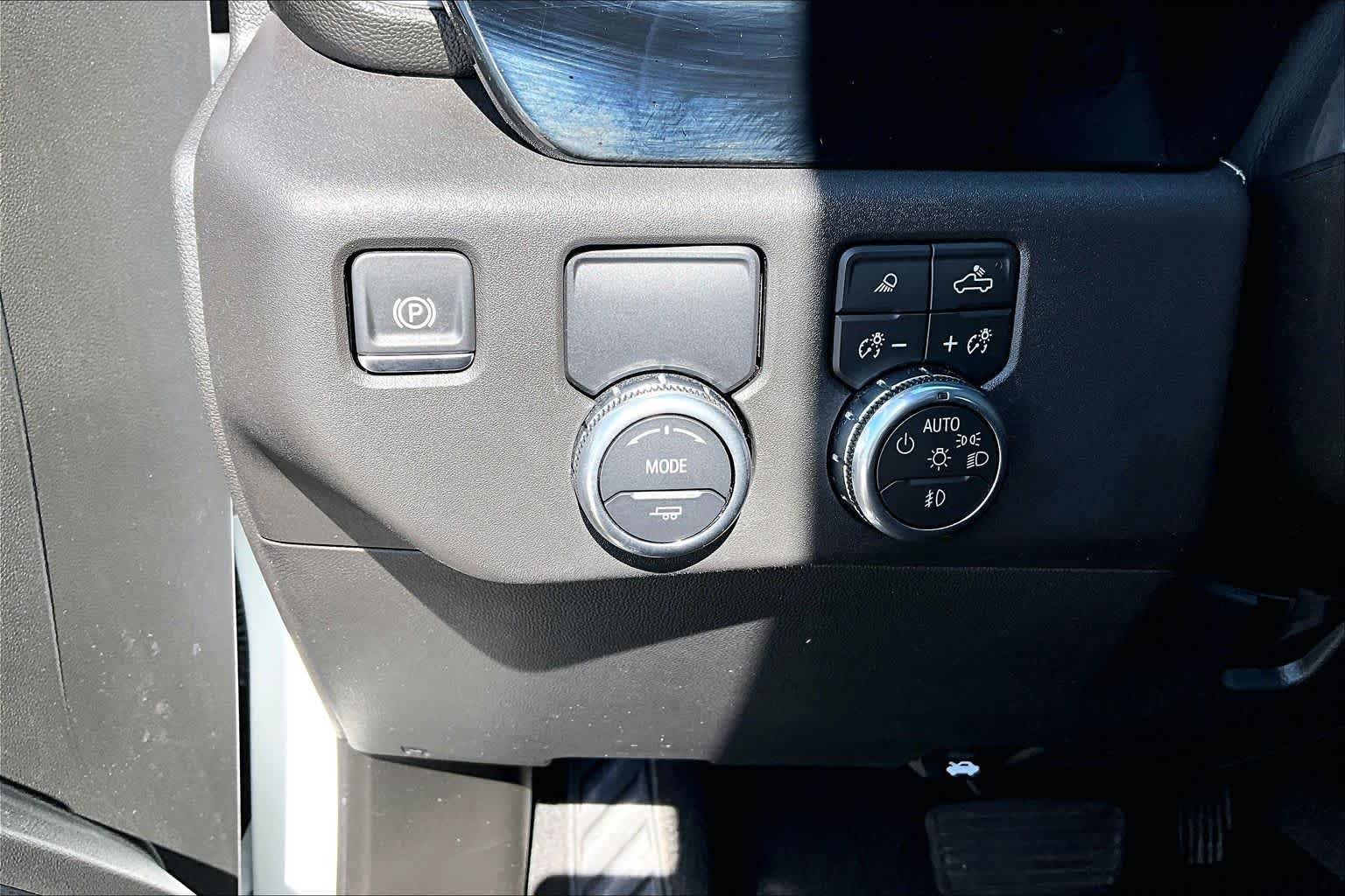 Used 2026 Summit White GMC SLT image 35
