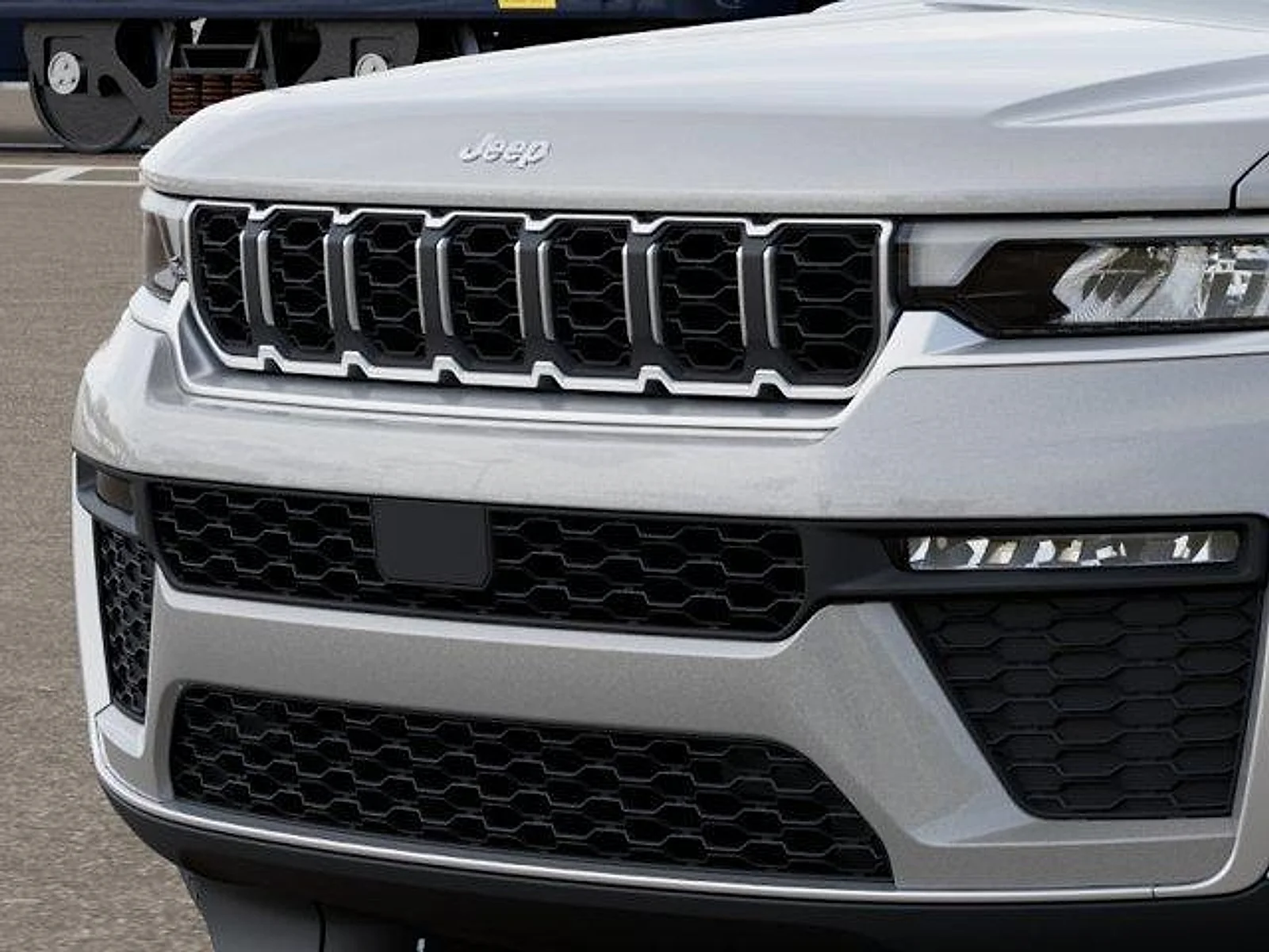 New 2026 Silver Zynith Exterior Paint Jeep  image 11