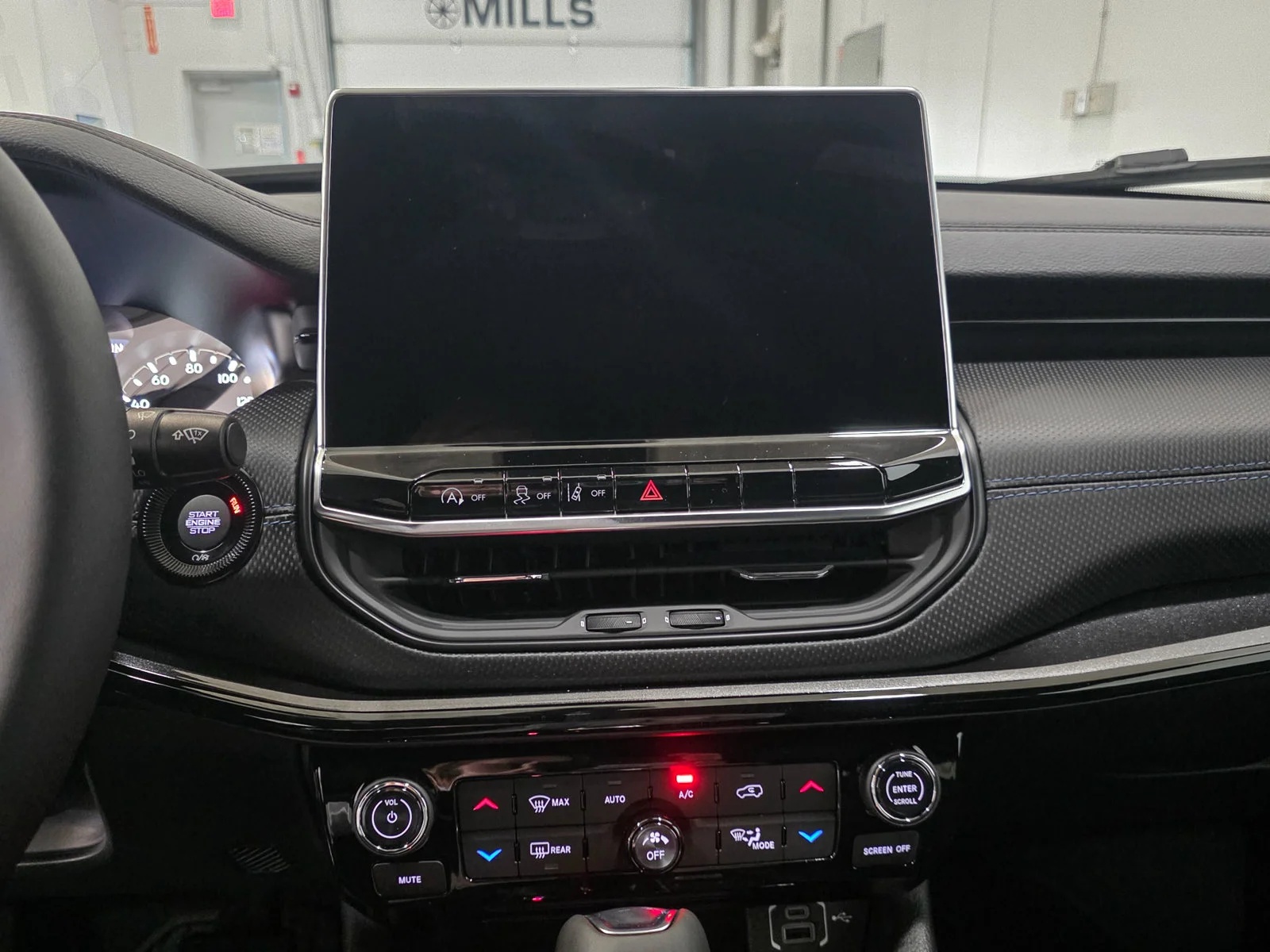 New 2026 Black Jeep Latitude image 28