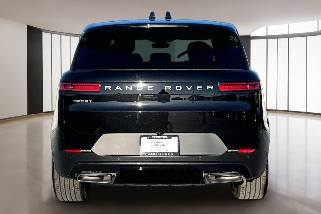 New 2026 SANTORINI BLACK Land Rover SE image 4