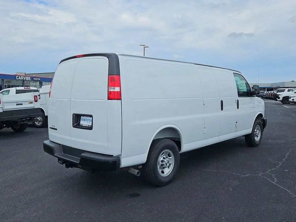 New 2026 Summit White Chevrolet WT image 12