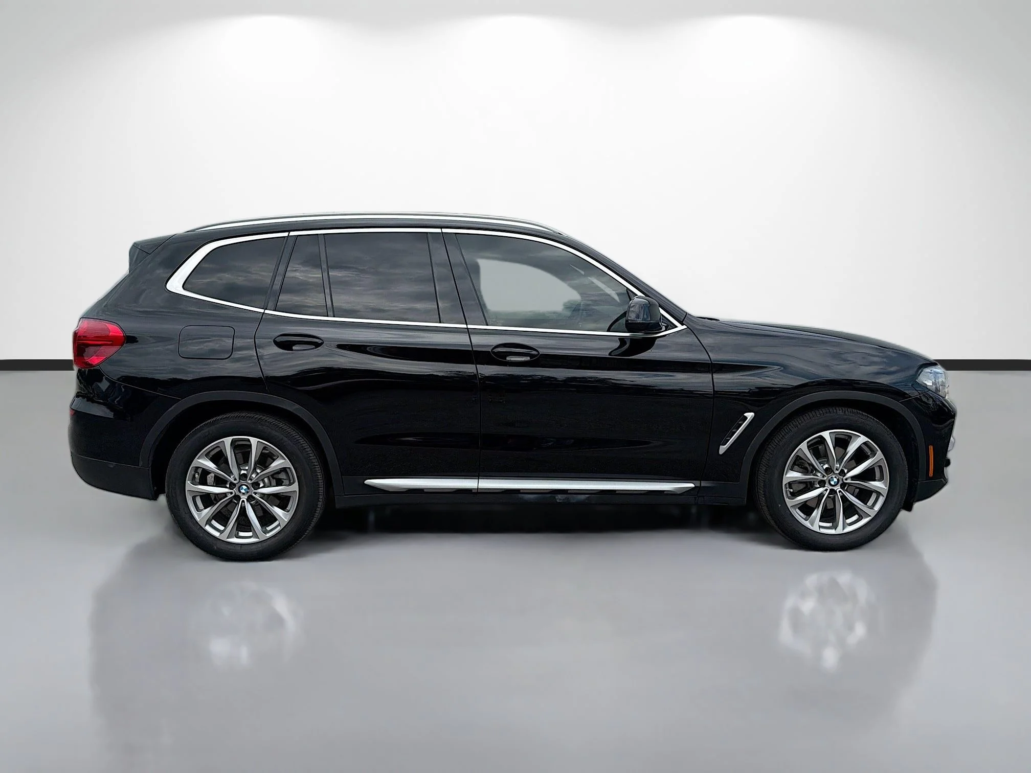 Used 2019 Jet Black BMW sDrive30i image 2