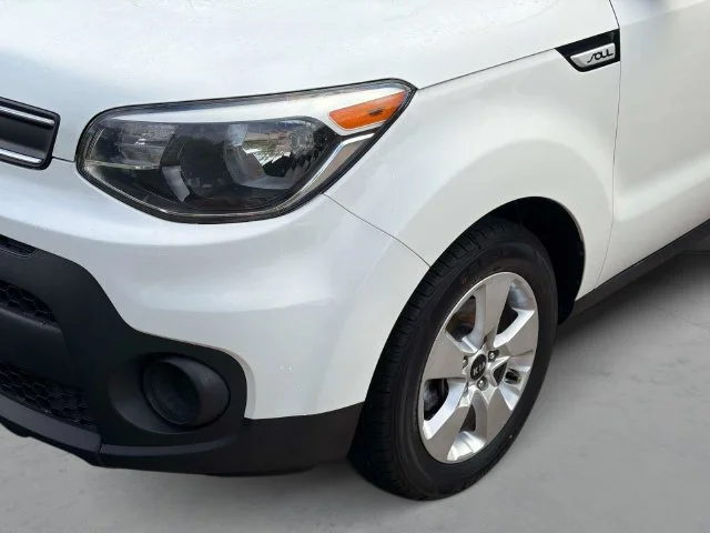 Used 2019 Clear White Kia Base image 10