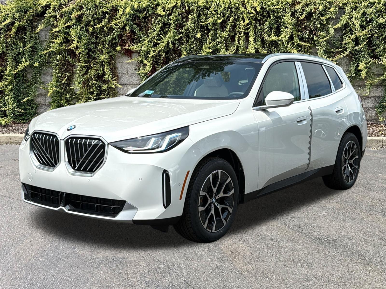 New 2026 Mineral White Metallic BMW 30 xDrive image 3