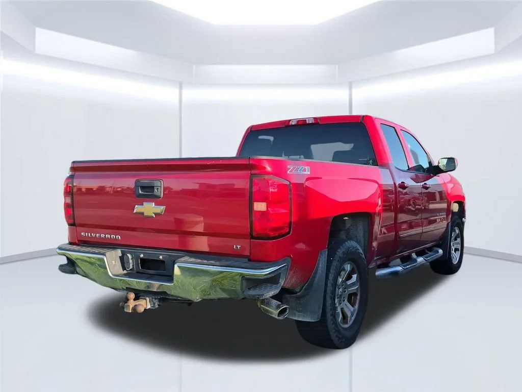 Used 2015 VICTORY RED Chevrolet LT image 3
