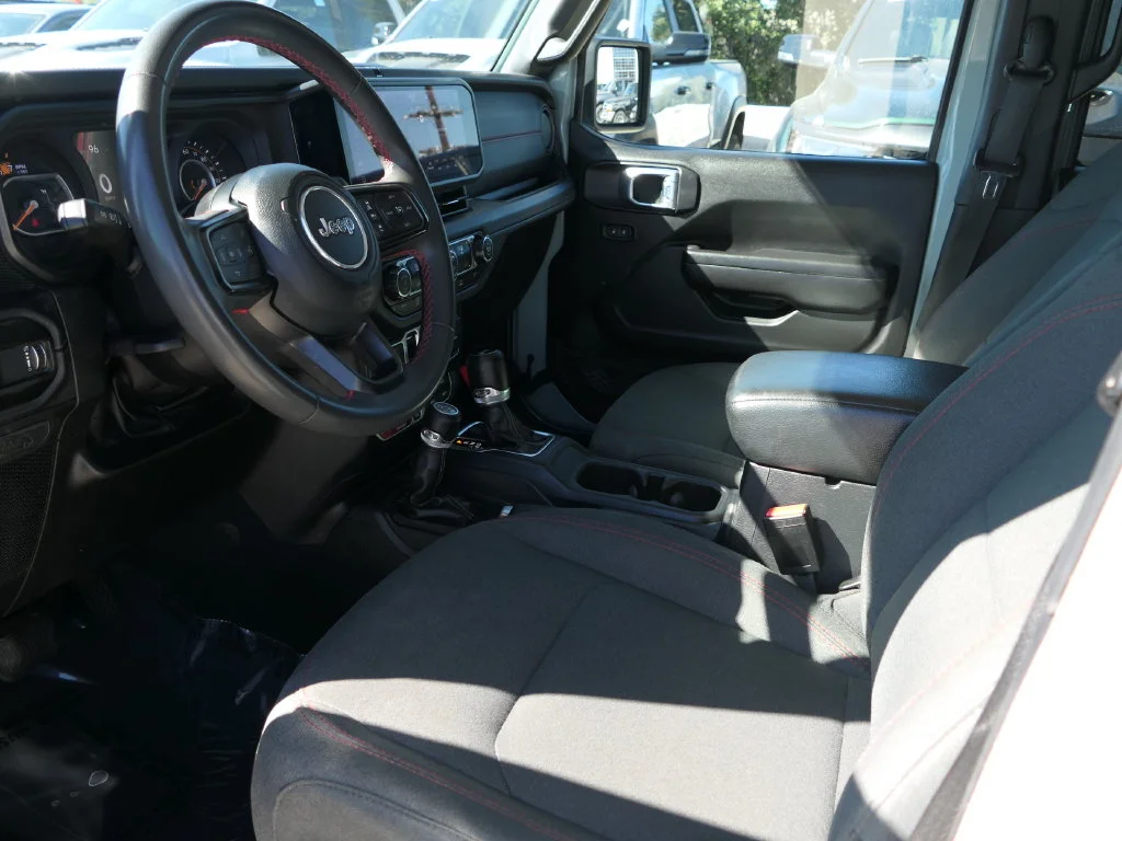 Used 2024 Earl Clearcoat Jeep Rubicon image 12