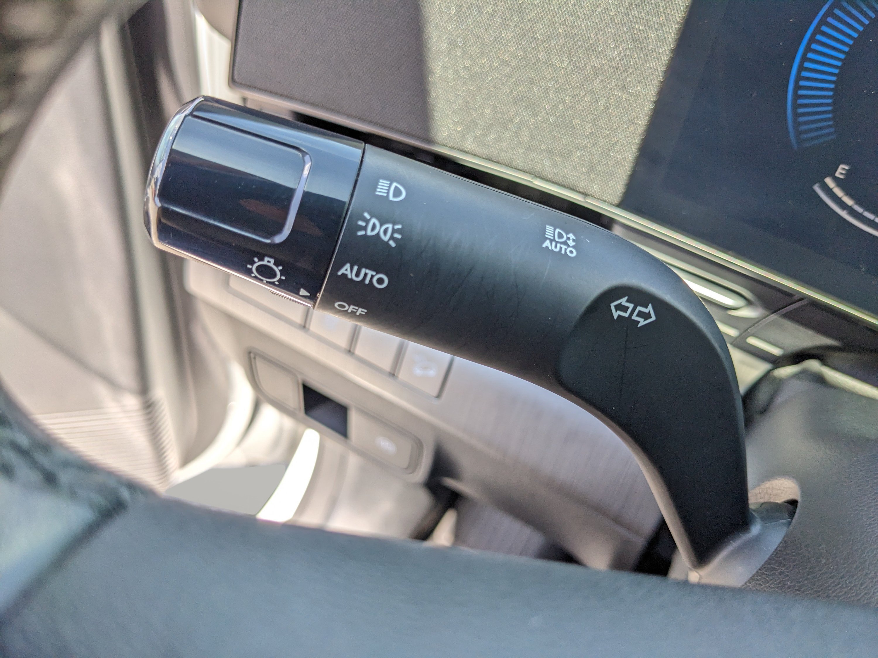 Used 2025 Atlas White Hyundai SEL image 26