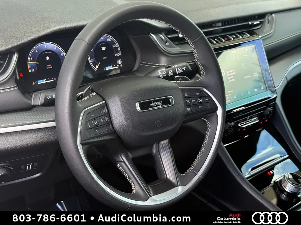 Used 2025 Black Jeep Laredo image 17