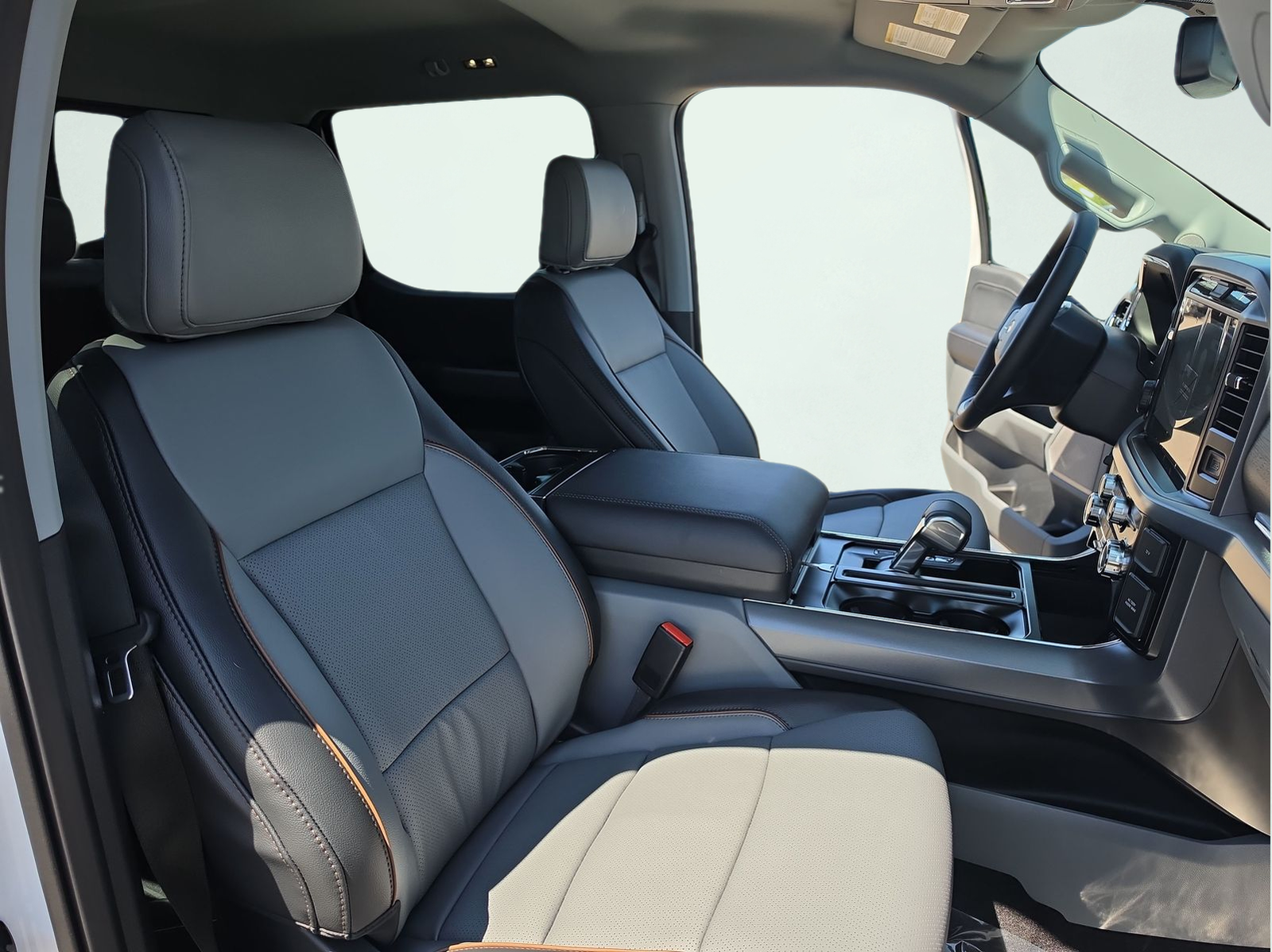 New 2026 Oxford White Ford Lariat® image 18
