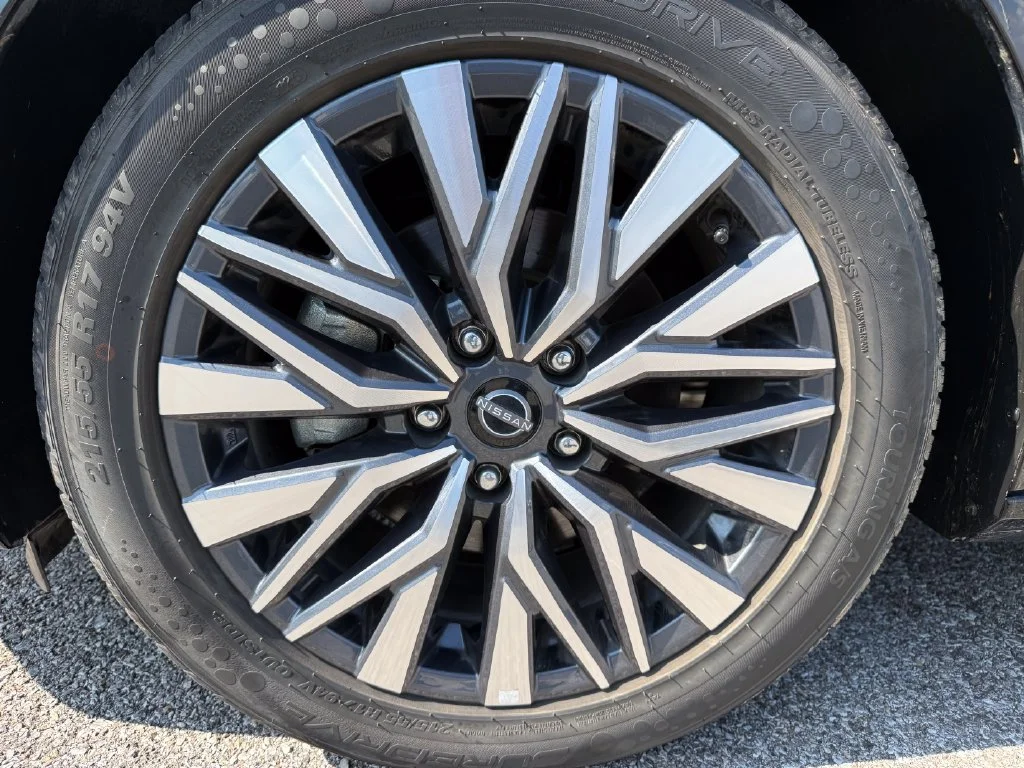 Used 2025 Black Nissan 2.5 SV image 25
