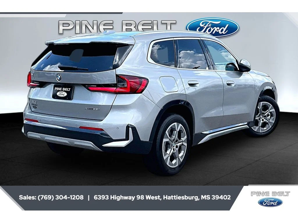 Used 2025 Space Silver Metallic BMW xDrive28i image 11