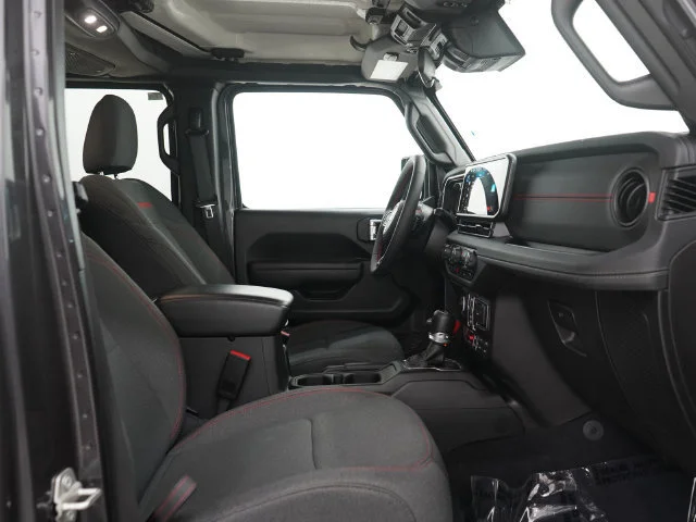 Used 2024  Jeep Rubicon image 11