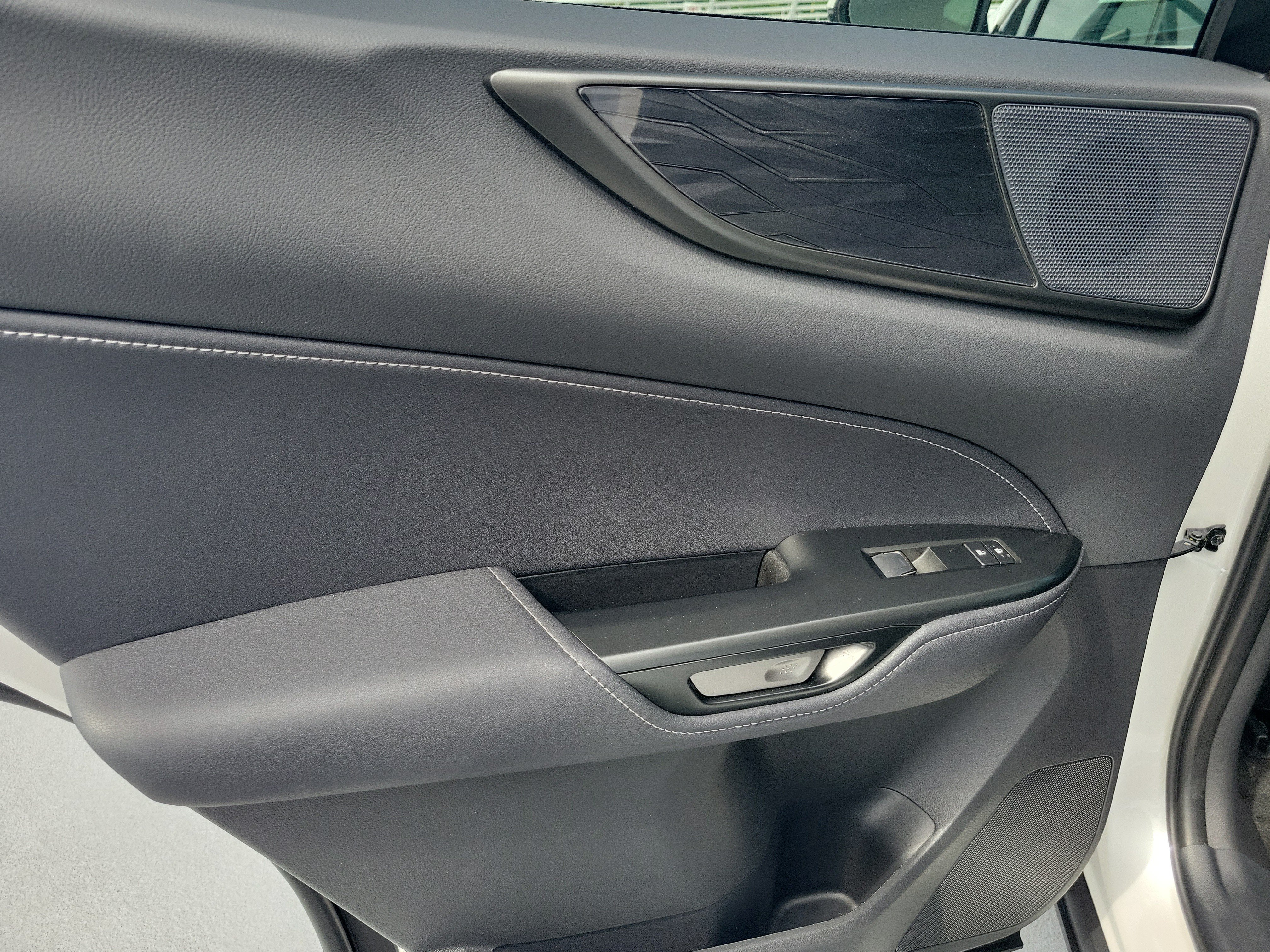 2025 Lexus NX 350 - Photo 11