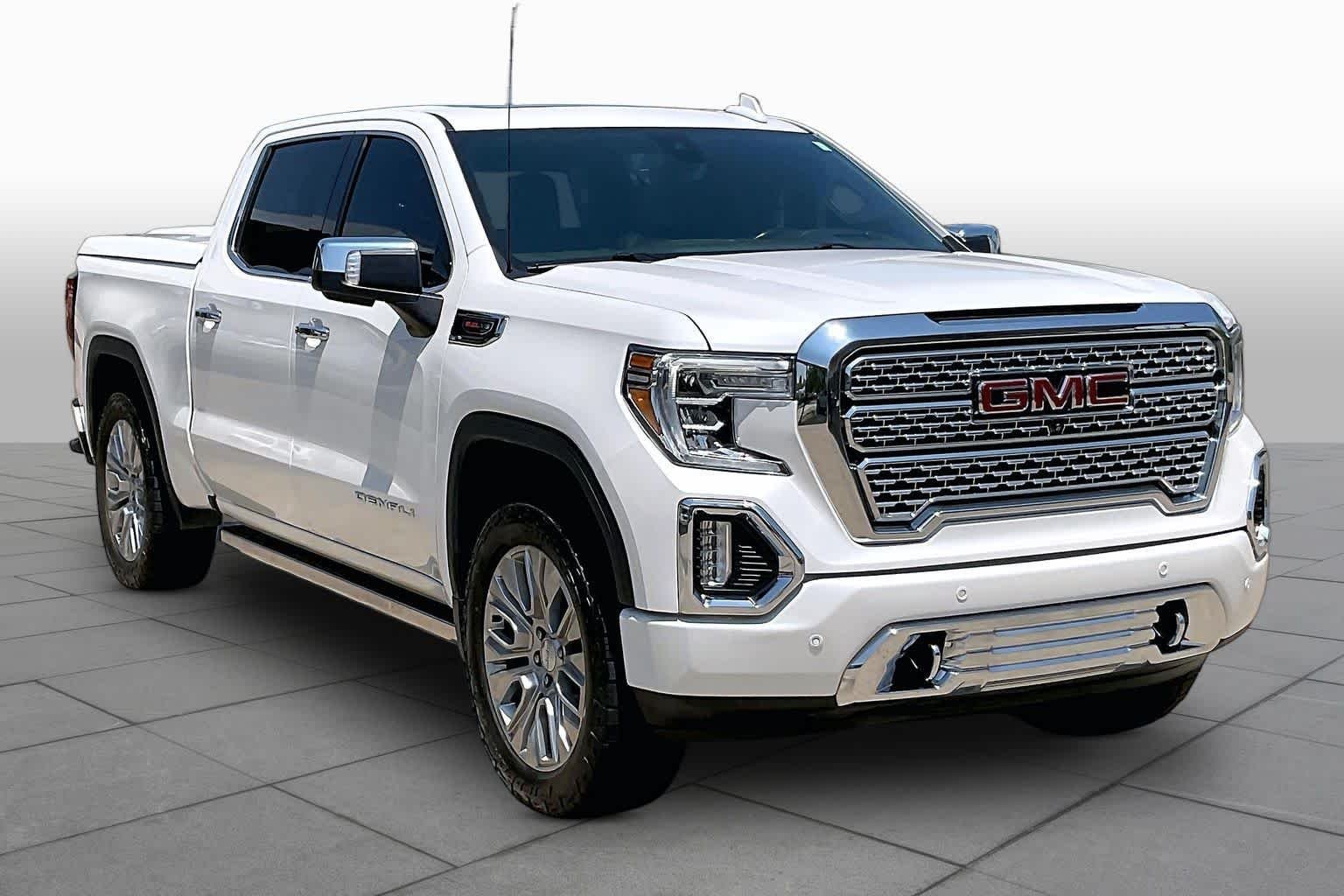 Used 2021 White Frost Tricoat GMC Denali image 3