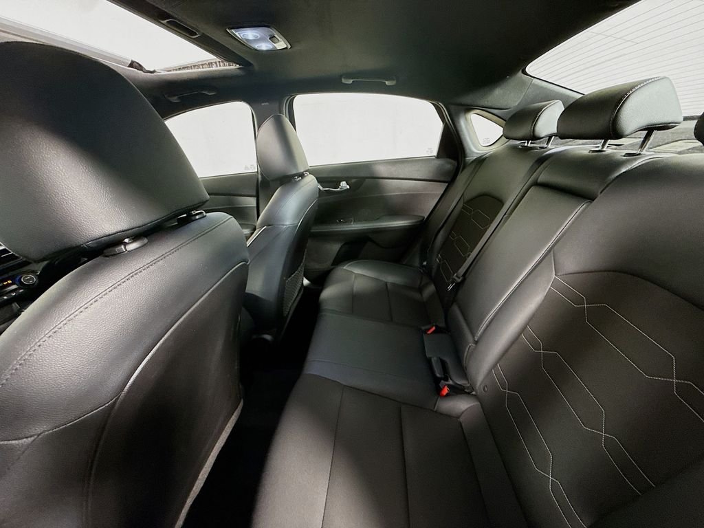 Used 2023 Aurora Black Kia GT-Line image 27