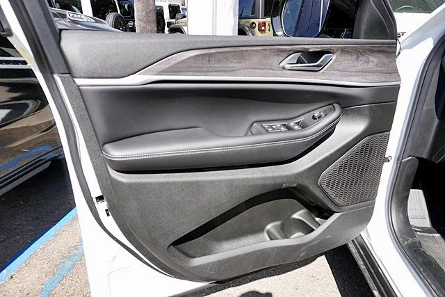 New 2026 Bright White Clearcoat Jeep Altitude image 27