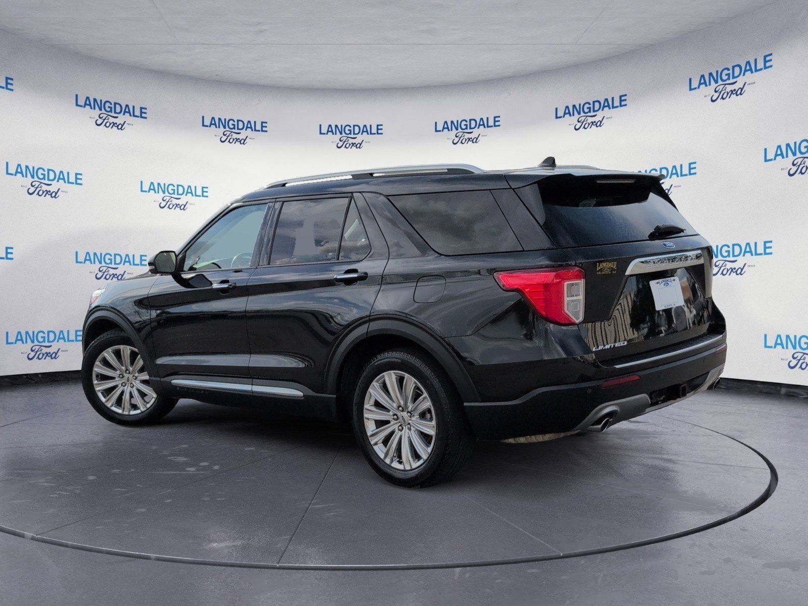 Used 2022 Black Metallic Ford Limited image 9