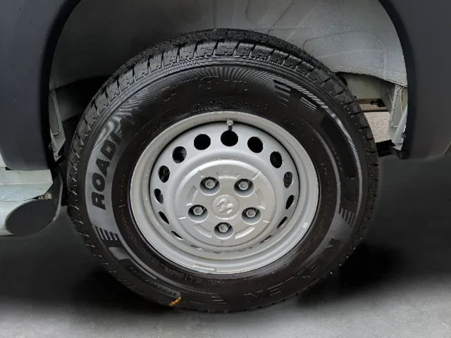 Used 2025 White Ram Base image 9