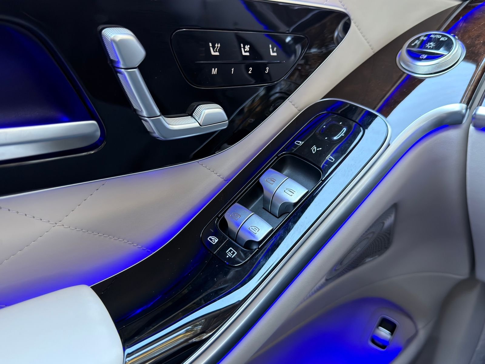 New 2026 MANUFAKTUR Moonlight White Metallic Mercedes-Benz S 580 image 21