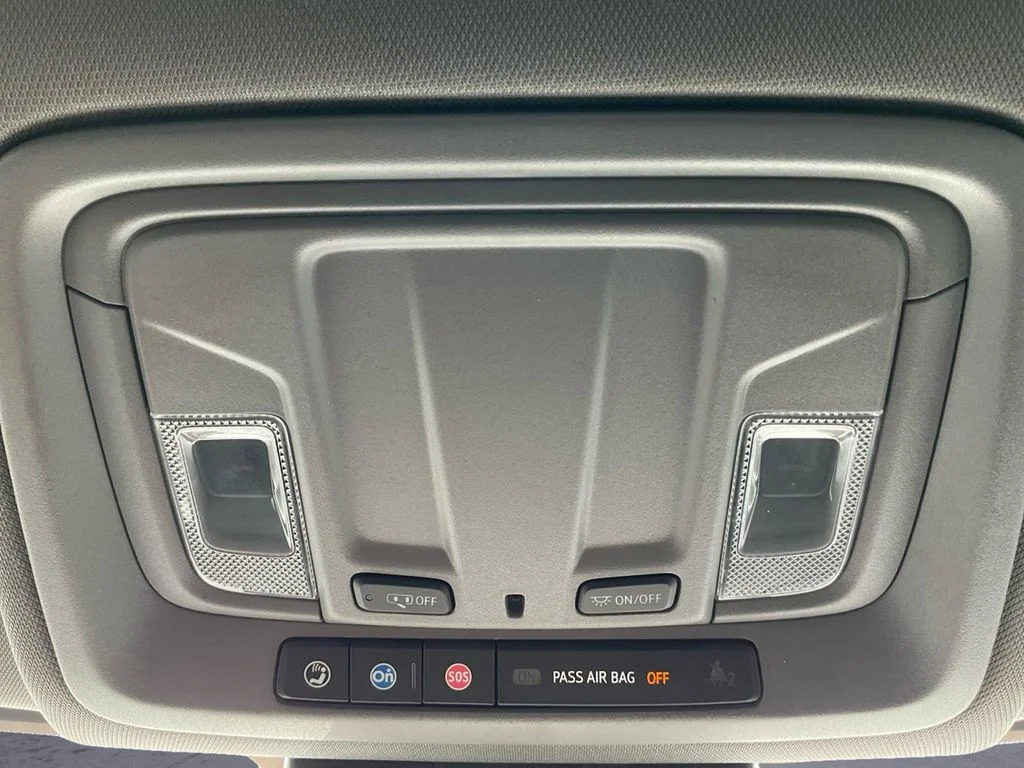 Used 2024 White Chevrolet Custom image 12