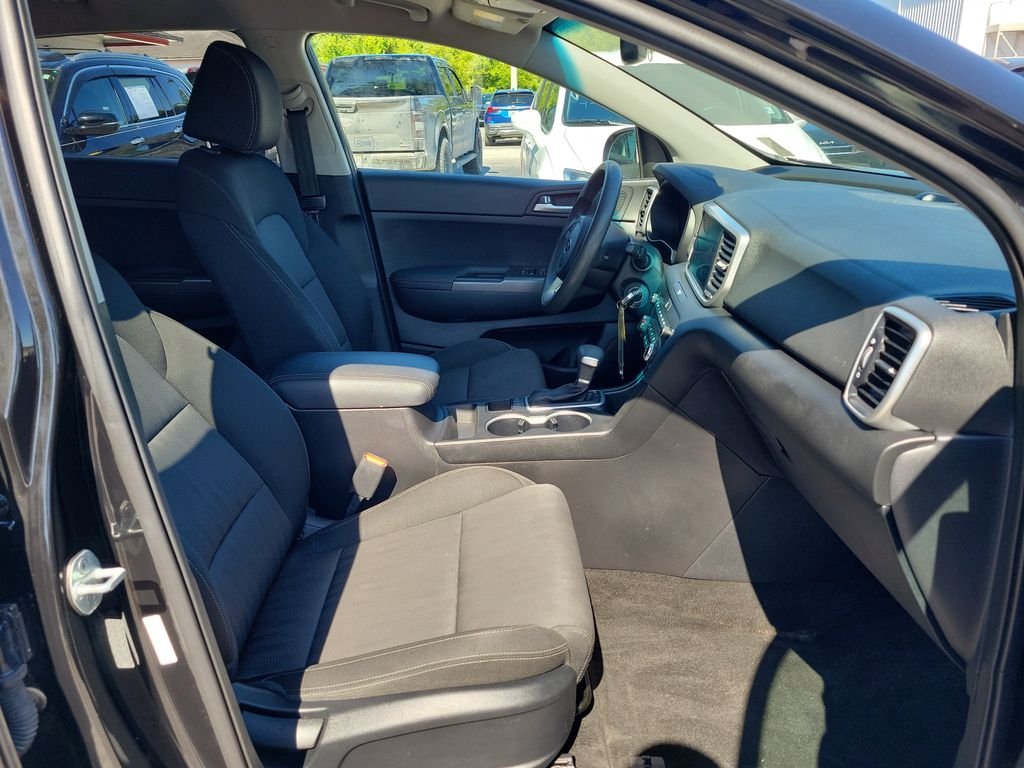 Used 2022 Red Kia LX image 7