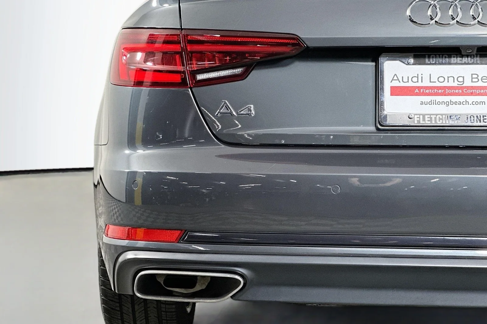 Used 2019 Manhattan Gray Metallic Audi Titanium Premium image 17