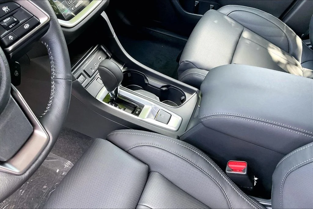 New 2026 CRYSTAL WHITE PEARL Subaru Limited 7-Passenger image 9