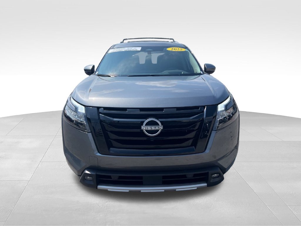 Used 2025 Gray Nissan Platinum image 8