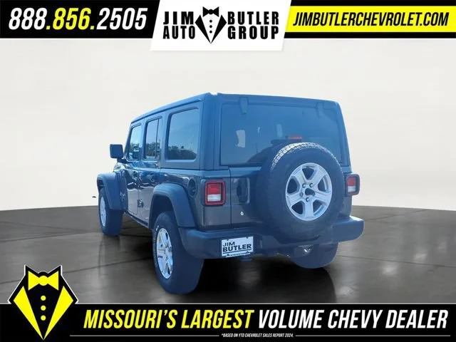 Used 2018  Jeep Sport S image 2