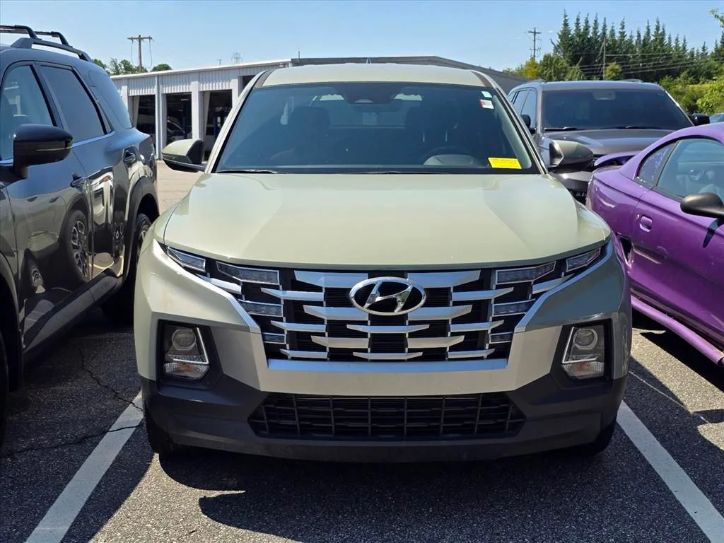 Used 2023 Green Hyundai SEL image 8