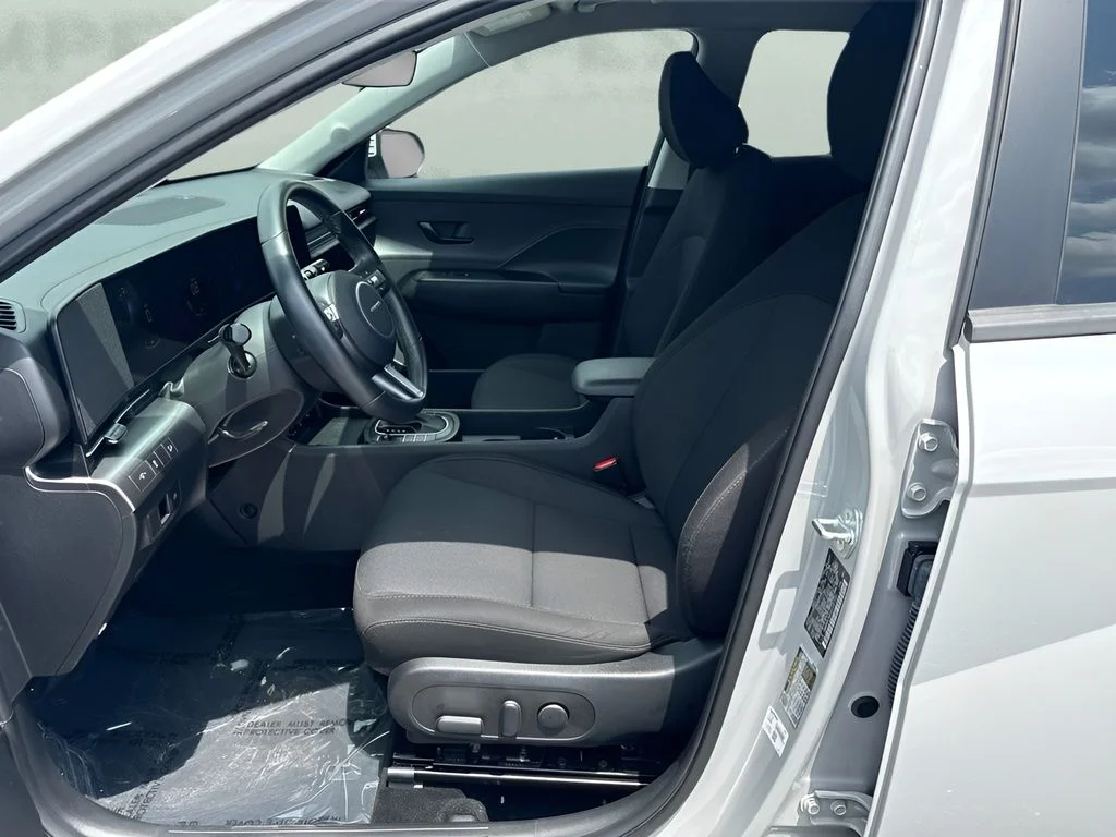 Used 2025 Gray Hyundai SEL image 9