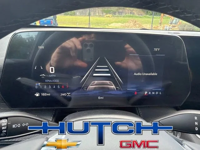 New 2027 Summit White Chevrolet LT image 24