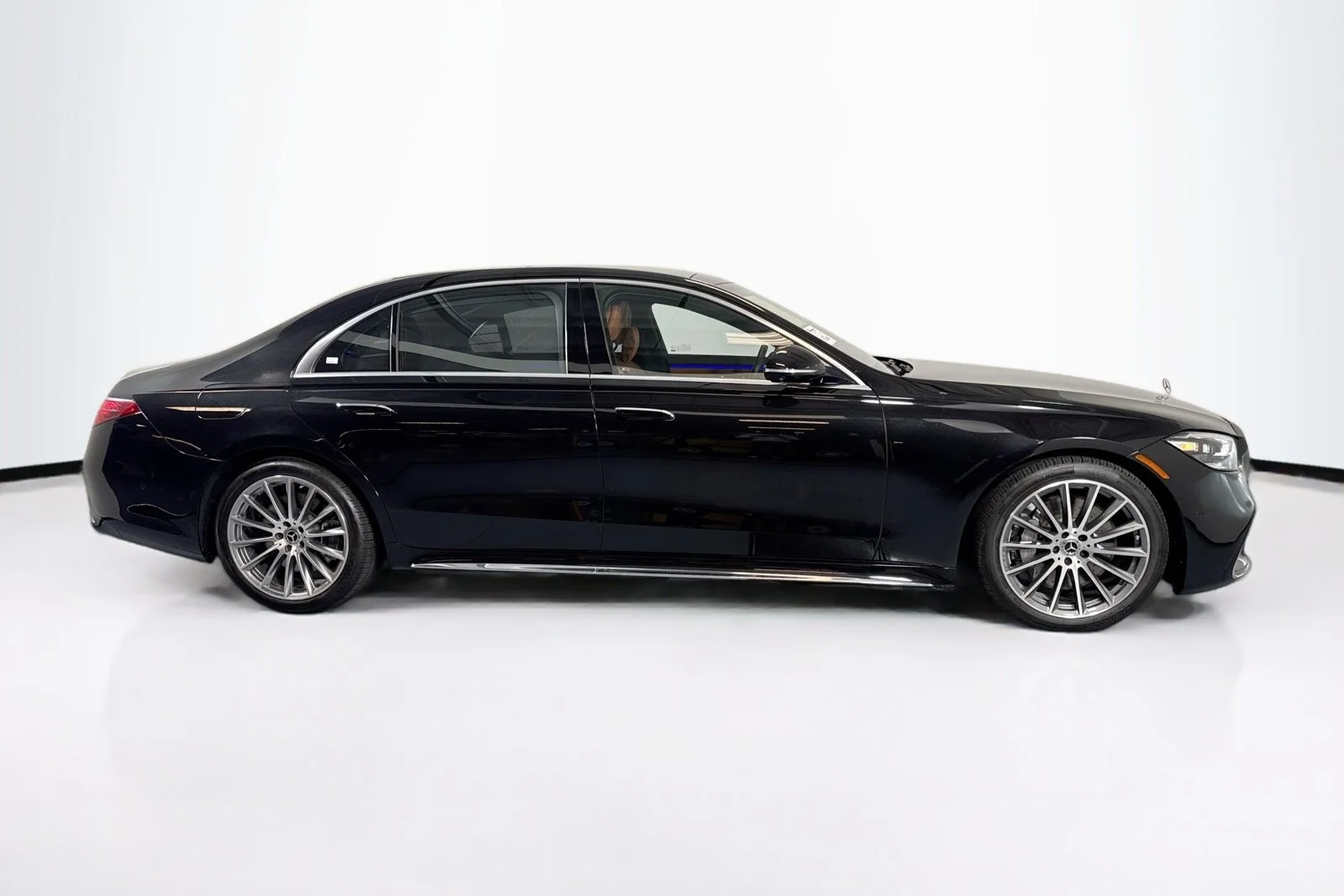 Used 2023 Obsidian Black Mercedes-Benz S 580 image 4
