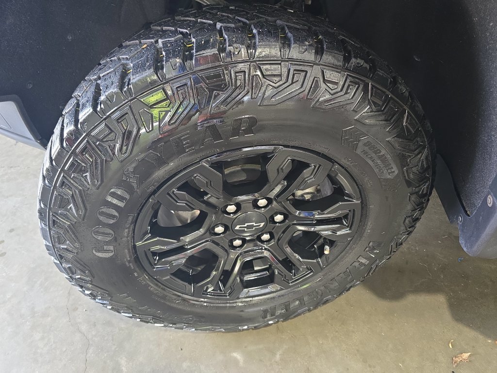 Used 2023 Blue Chevrolet ZR2 image 10