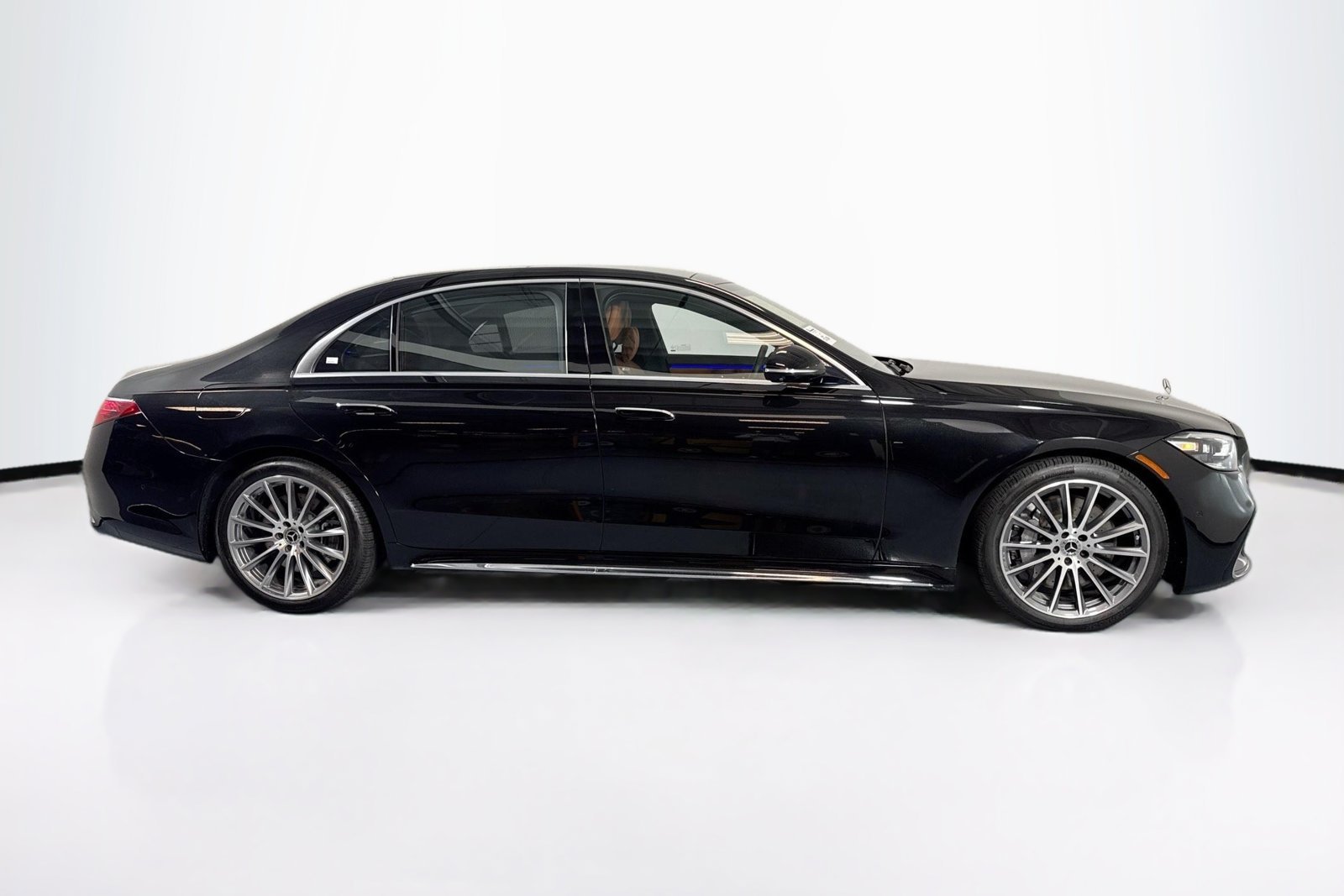 Used 2023 Obsidian Black Mercedes-Benz S 580 image 4