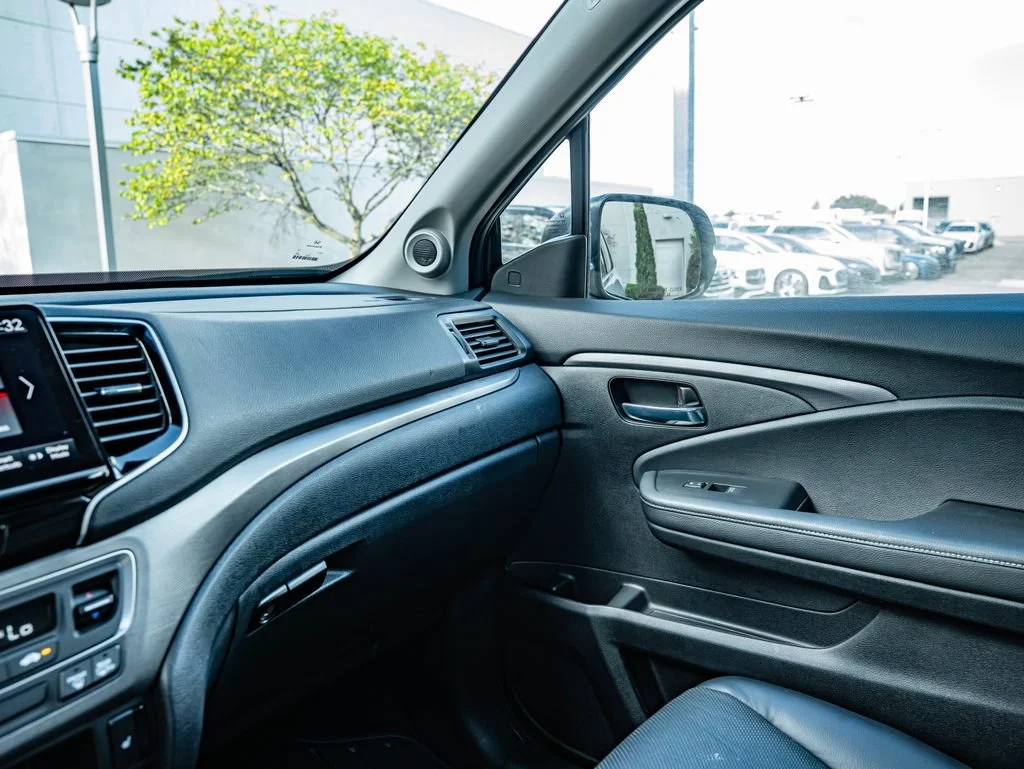 Used 2025 Sonic Gray Pearl Honda RTL image 27