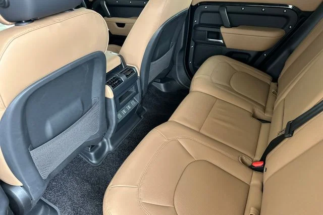 New 2026 Santorini Black Land Rover X-Dynamic SE image 11